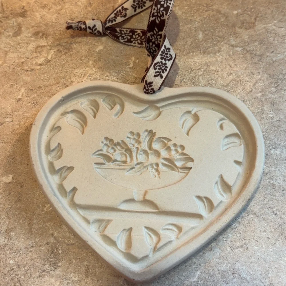 Pampered Chef Hospitality Heart Clay Stoneware Cookie/Chocolate Mold VTG 1999